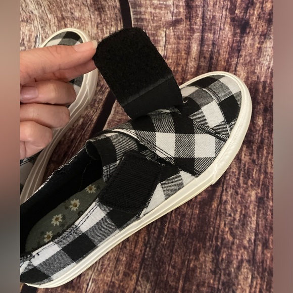 Gypsy Jazz | Black & White Plaid Canvas Shoes - Picture 5 of 10